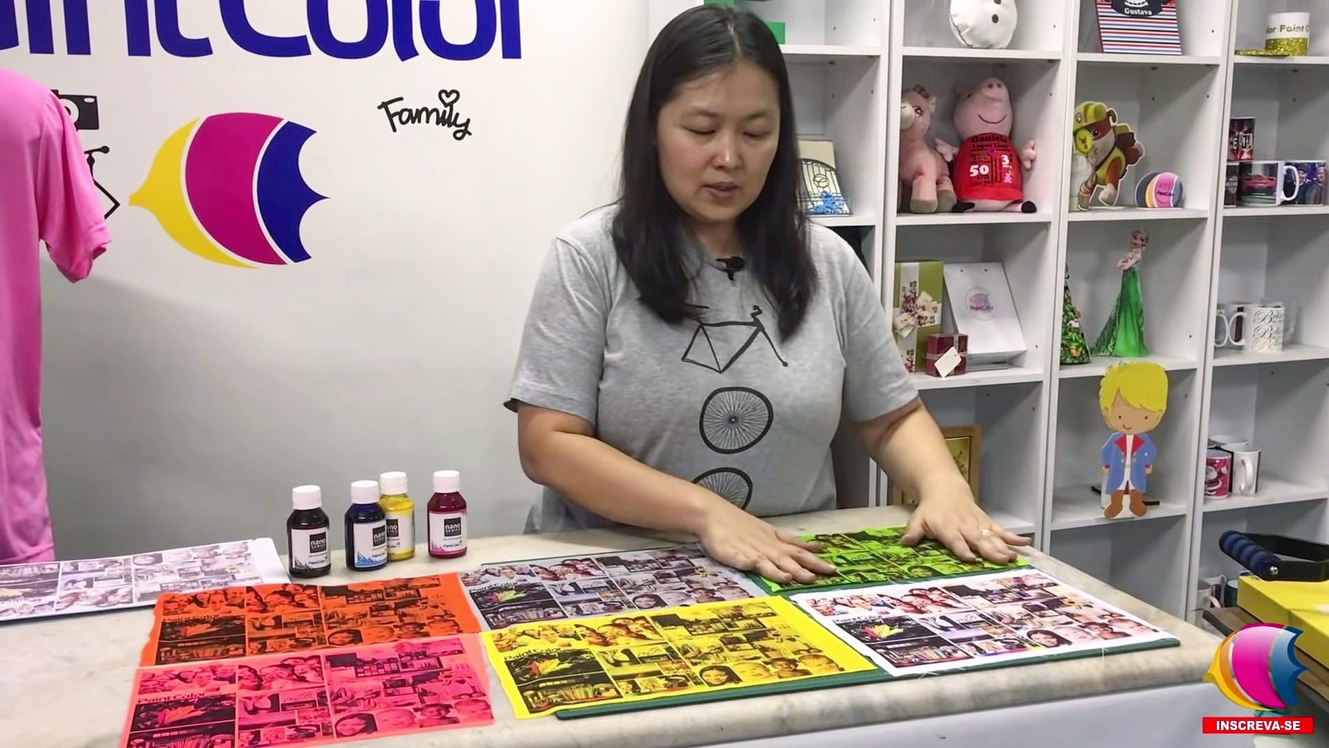 É possível estampar em camiseta colorida?